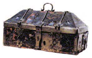 Шкатулка-с-камнем.jpg