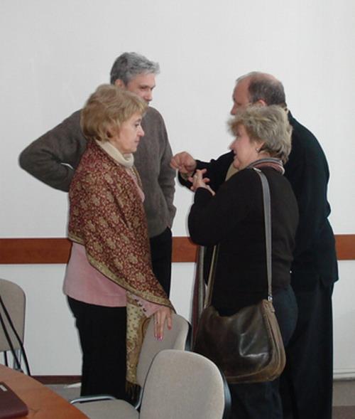 Они же (слева).