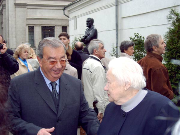 Торжества в МЦР по поводу открытия бюста Ю.Н. и С.Н. Рерихам, 2005 г.