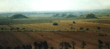 Pyramid Shaanxi.jpg