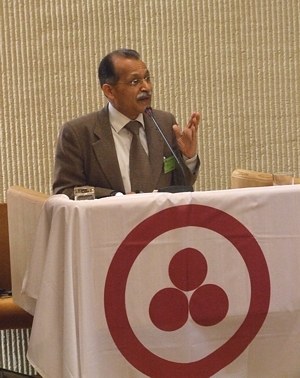 Выступает посол Индии в Литве Чандра Мохан Бхандари ( Chandra Mohan Bhandari ).
