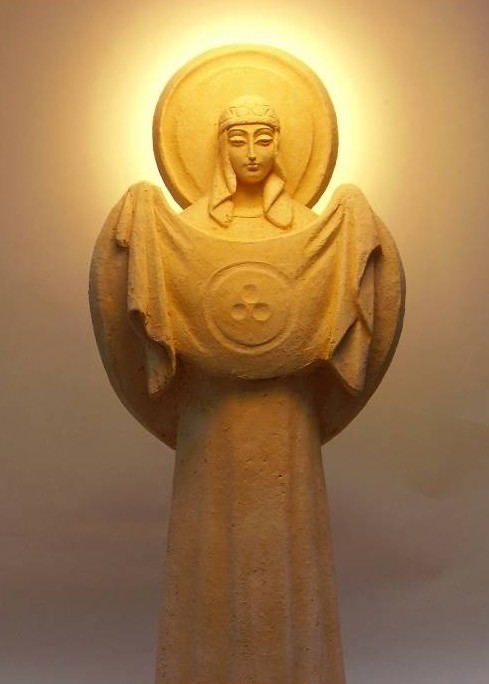 Скульптура &amp;quot;Поднявшая Знамя Культуры и Мира&amp;quot; Алексея Леонова, 2004 год.